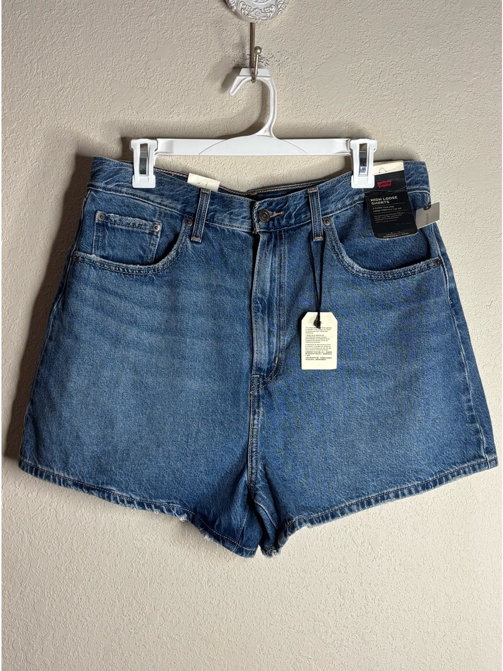 Anthropologie Levi's High Loose Shorts size 32 NWT - Picture 2 of 6
